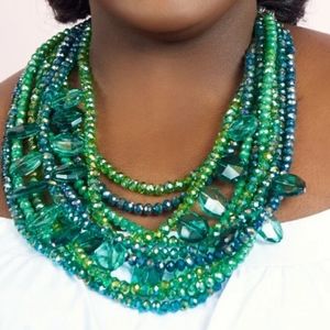 SJ Beautiful brand new green Malia necklace